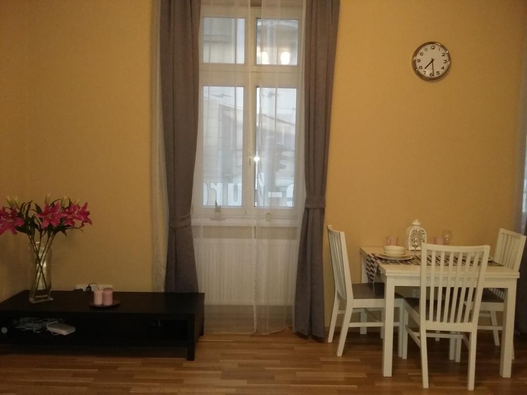 Apartment Vltavska B Praha Bagian luar foto
