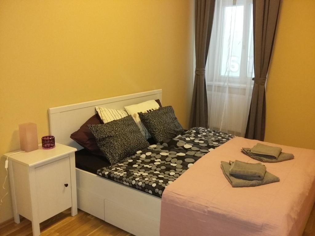Apartment Vltavska B Praha Bagian luar foto
